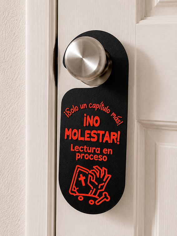 ChatGPT-Image-24-may-2026,-03_06_23-a.m. Letrero no molestar edición Terror - Imagen 1